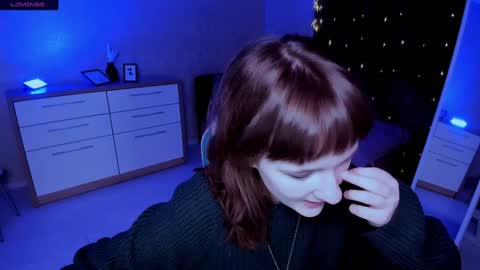 Snapshot of clover_red chatting on 14, 12, 2024 Clover follow me online show from 14, 12, 2024