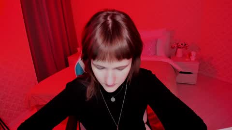 Snapshot of clover_red chatting on 15, 12, 2024 Clover follow me online show from 15, 12, 2024