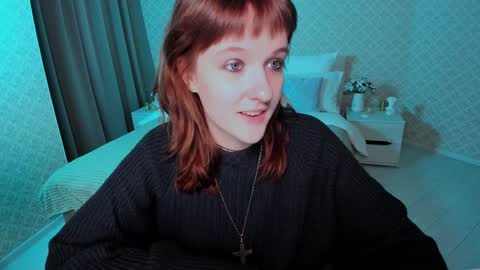 Snapshot of clover_red chatting on 17, 12, 2024 Clover follow me online show from 17, 12, 2024