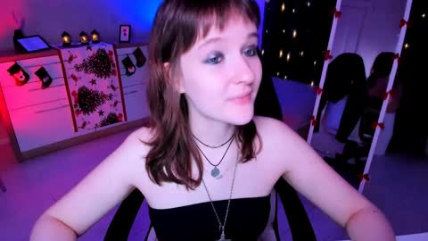 Snapshot of clover_red chatting on 26, 12, 2024 Clover follow me online show from 26, 12, 2024