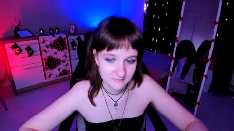 Snapshot of clover_red chatting on 26, 12, 2024 Clover follow me online show from 26, 12, 2024