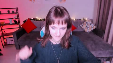 Snapshot of clover_red chatting on 5, 1, 2025 Clover follow me online show from 5, 1, 2025