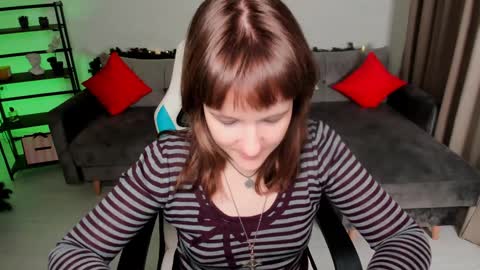 Snapshot of clover_red chatting on 7, 1, 2025 Clover follow me online show from 7, 1, 2025