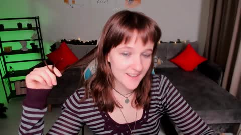 Snapshot of clover_red chatting on 7, 1, 2025 Clover follow me online show from 7, 1, 2025