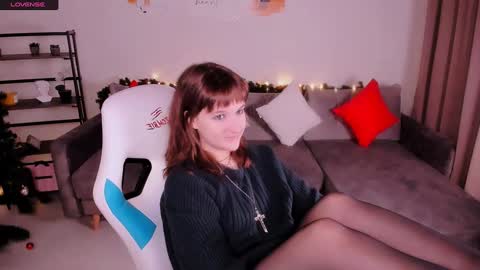 Snapshot of clover_red chatting on 9, 1, 2025 Clover follow me online show from 9, 1, 2025