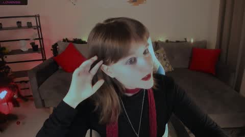 Snapshot of clover_red chatting on 12, 1, 2025 Clover follow me online show from 12, 1, 2025