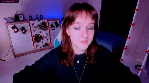 Snapshot of clover_red chatting on 19, 1, 2025 Clover follow me online show from 19, 1, 2025