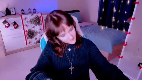 Snapshot of clover_red chatting on 19, 1, 2025 Clover follow me online show from 19, 1, 2025