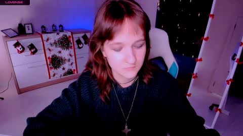 Snapshot of clover_red chatting on 19, 1, 2025 Clover follow me online show from 19, 1, 2025