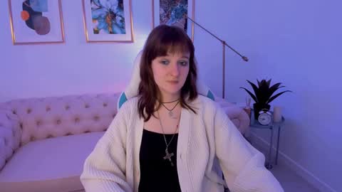 Snapshot of clover_red chatting on 24, 1, 2025 Clover follow me online show from 24, 1, 2025