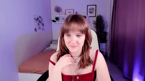Snapshot of clover_red chatting on 6, 2, 2025 Clover follow me online show from 6, 2, 2025