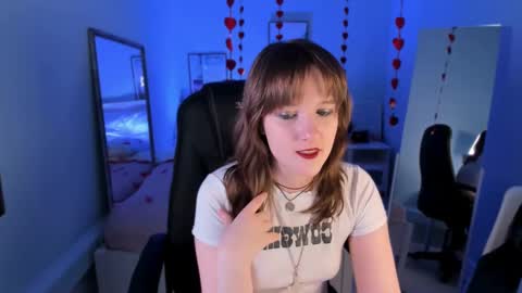 Snapshot of clover_red chatting on 13, 2, 2025 Clover follow me online show from 13, 2, 2025