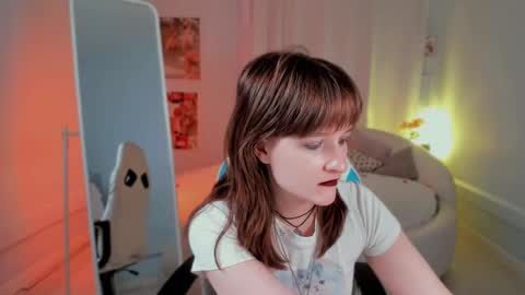 Snapshot of clover_red chatting on 18, 2, 2025 Clover follow me online show from 18, 2, 2025