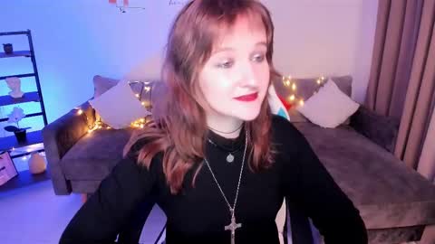 Snapshot of clover_red chatting on 6, 3, 2025 Clover follow me online show from 6, 3, 2025