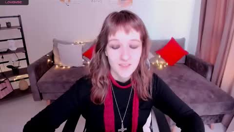 Snapshot of clover_red chatting on 8, 3, 2025 Clover follow me online show from 8, 3, 2025