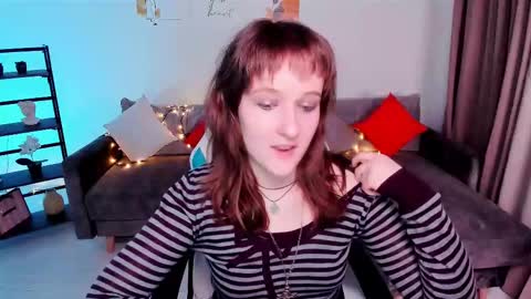 Snapshot of clover_red chatting on 9, 3, 2025 Clover follow me online show from 9, 3, 2025