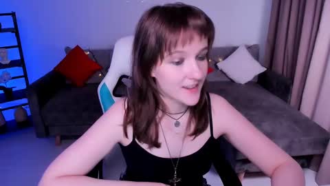 Snapshot of clover_red chatting on 12, 3, 2025 Clover follow me online show from 12, 3, 2025