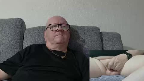 Snapshot of cockneymack51 chatting on 4, 4, 2026 Charlie. online show from 4, 4, 2026