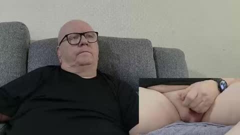 Snapshot of cockneymack51 chatting on 5, 4, 2026 Charlie. online show from 5, 4, 2026