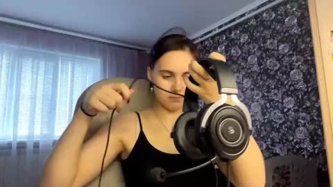 Snapshot of coco_charmel chatting on 2, 10, 2025 Nikki online show from 2, 10, 2025