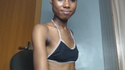 coco_petitqueen online show from 7, 1, 2025