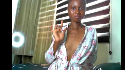 coco_petitqueen online show from 17, 1, 2025