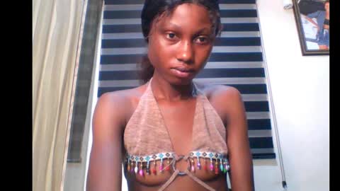 coco_petitqueen online show from 22, 1, 2025