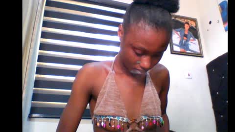 coco_petitqueen online show from 29, 1, 2025