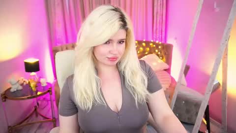 Snapshot of cocosecretss chatting on 26, 5, 2026 onlyfans amyleyy online show from 26, 5, 2026