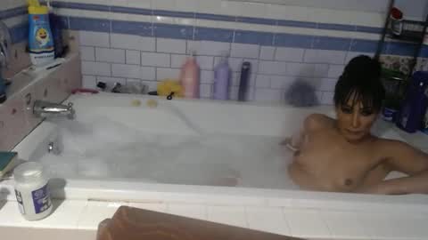 Snapshot of coeamanda80 chatting on 5, 3, 2026 coeamanda80 online show from 5, 3, 2026