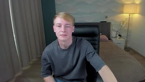 Snapshot of cole_gold chatting on 10, 10, 2025 Cole online show from 10, 10, 2025