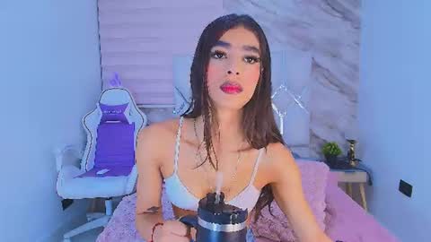 Snapshot of colett_hall chatting on 4, 7, 2026 colett online show from 4, 7, 2026