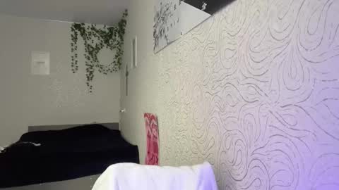 Bella  online show from 12, 11, 2025