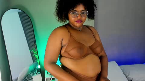 Snapshot of conielaurenth chatting on 24, 1, 2025 conielaurenth online show from 24, 1, 2025