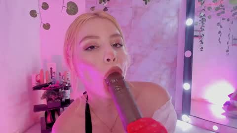 Snapshot of coral214435 chatting on 14, 4, 2026 coral online show from 14, 4, 2026
