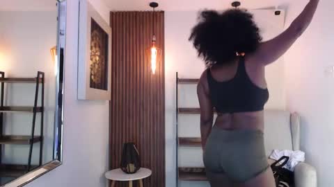 Snapshot of coral_lise chatting on 14, 11, 2025 Coral online show from 14, 11, 2025