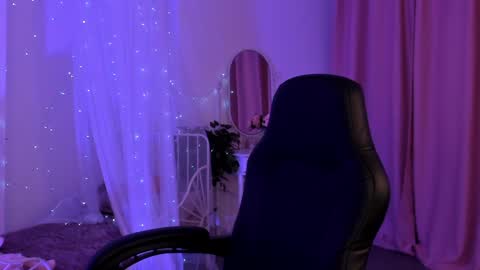 little girl who is always right or Coraline online show from 20, 1, 2025