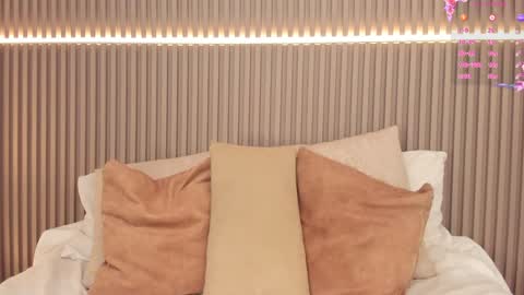 coralineross_ online show from 1, 2, 2025