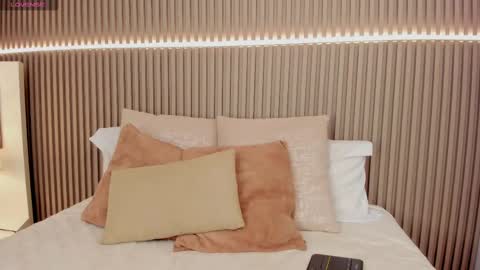 coralineross_ online show from 14, 2, 2025