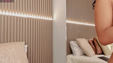 coralineross_ online show from 15, 2, 2025