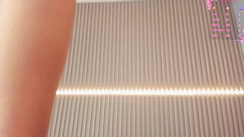 coralineross_ online show from 12, 3, 2025