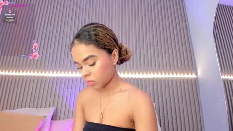 coralineross_ online show from 2, 10, 2025
