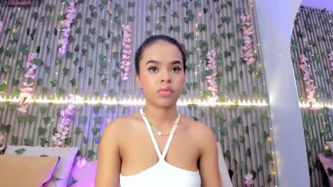 coralineross_ online show from 28, 10, 2025