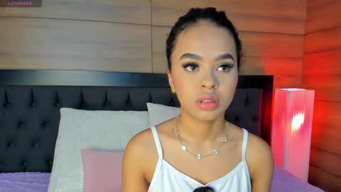 coralineross_ online show from 19, 12, 2025