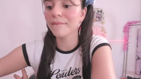 Snapshot of coralinexxx07 chatting on 28, 4, 2026 Coraline uwu Bienvenidos al dulce mundo de Coraline Hola amores soy Coraline Una chica tierna juguetona online show from 28, 4, 2026