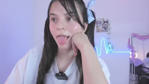 Snapshot of coralinexxx07 chatting on 25, 5, 2026 Coraline uwu Bienvenidos al dulce mundo de Coraline Hola amores soy Coraline Una chica tierna juguetona online show from 25, 5, 2026