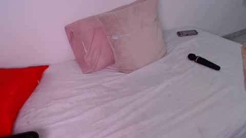 Coral Reyes online show from 27, 11, 2025