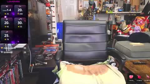 Snapshot of coreyniles96 chatting on 1, 12, 2025 CoreyNiles96 online show from 1, 12, 2025