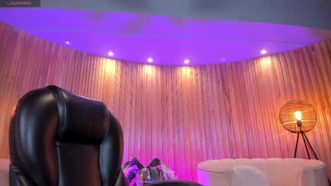 Corinne Russo online show from 8, 3, 2025