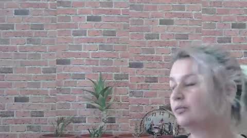 Elisa online show from 23, 2, 2025